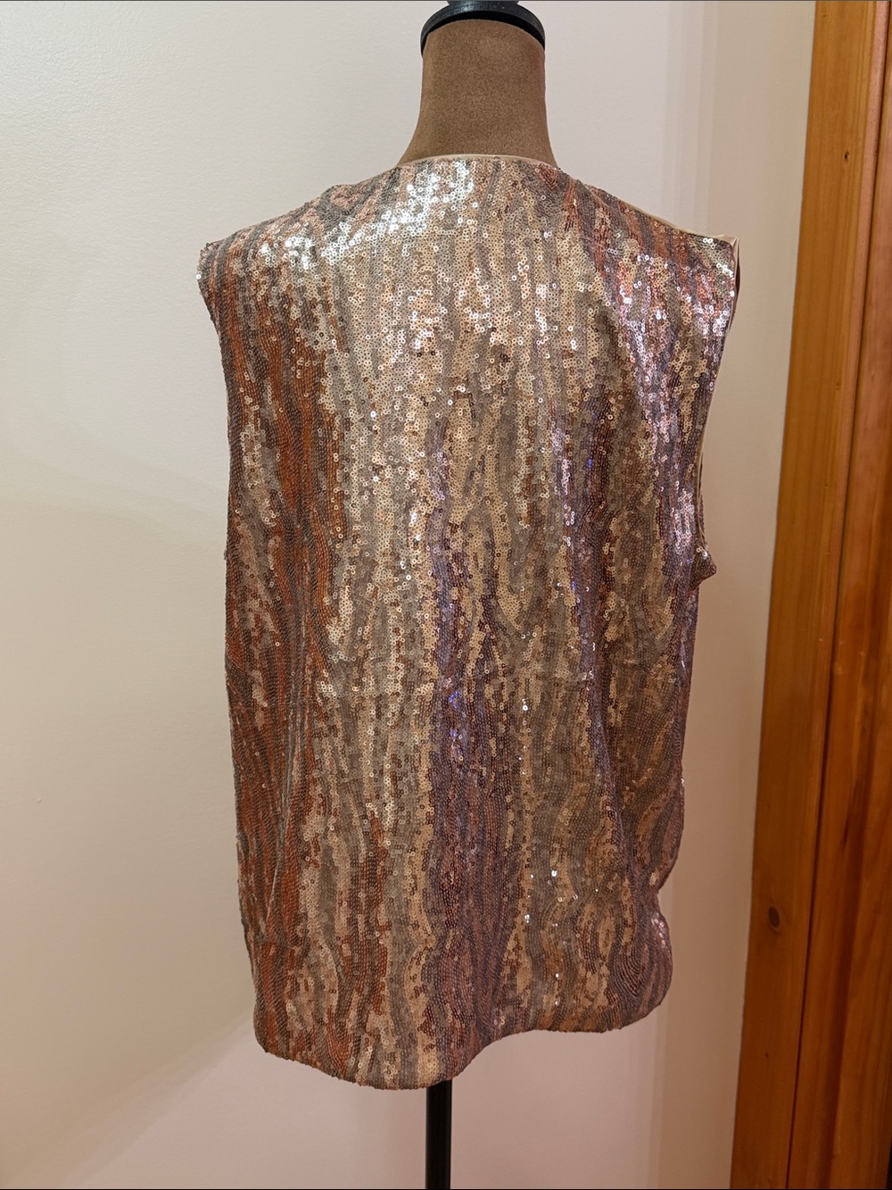 Halston Heritage Rose Gold V Neck Sleeveless Sequin Wrap-Front Top Medium NWOT - Picture 7 of 8